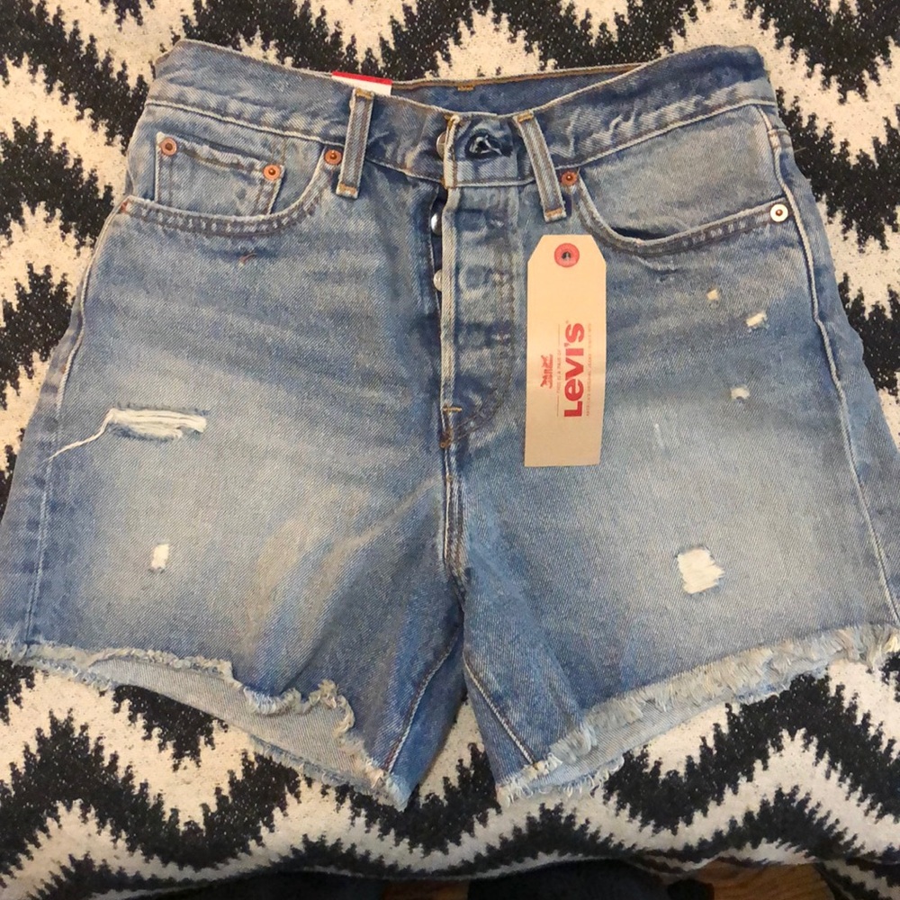 Levi’s wedgie fit denim shorts (new with tags)